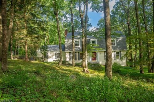 23 Lord William Penn Dr, Morristown, NJ 07960-3214