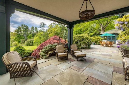 49 Mtn Spg Rd, Farmington CT 06032-1613 exterior