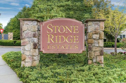 122 Joseph Ln, Huntington Station NY 11746-5634 exterior