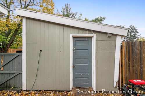 1631 Huizenga St, Meskegon MI  49442-5939 exterior