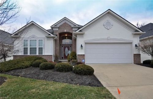 18468 Bunker Hill Dr, Cleveland, OH 44136-7112