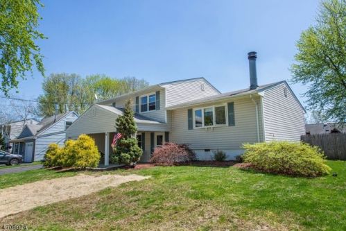 14 Collingswood Pl, Roxbury Township, NJ 07836-9311