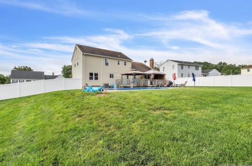 27 Ryefield, Enfield CT 06082-3935 exterior