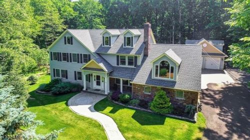 82 Round Top Rd, Warren, NJ 07059-5042