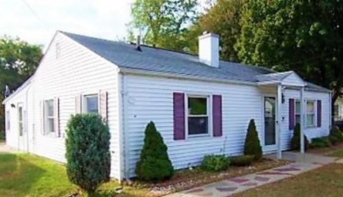 79 Vadnais St, Springfield, MA 01104-2642