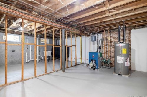 42 Lepage Rd, Windsor CT  06095-4443 exterior