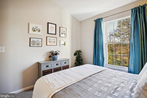 6020 Kestner Cir, Alexandria VA  22315-4833 exterior