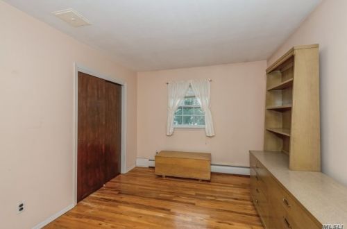 14 Bennett Ave, Huntington Station NY 11746-2839 exterior