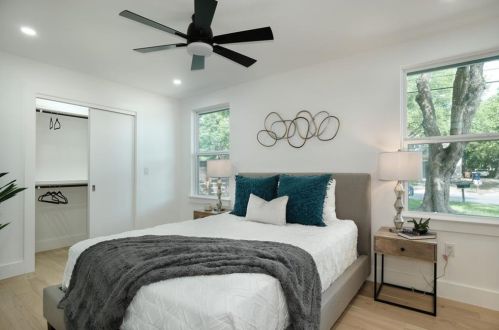 1113 Estes Ave, Austin TX 78721-2629 exterior