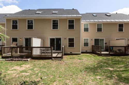 49 Bluffs Dr, Concord NH  03303-1579 exterior