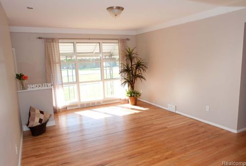 244 Venoy Rd, Garden City MI  48135-1279 exterior