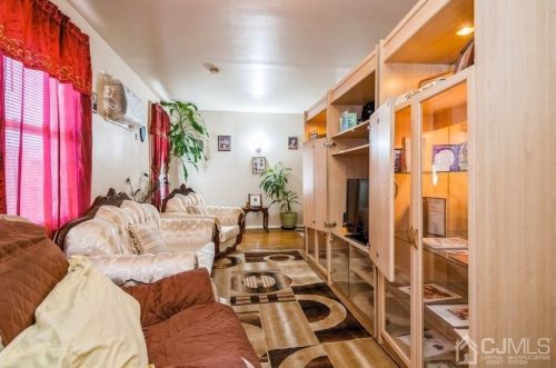 1696 Winfield St, Rahway NJ 07065-3539 exterior