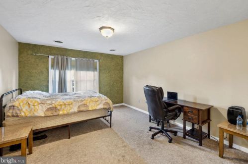 381 Thornhill Dr, Hanover PA  17331-7976 exterior