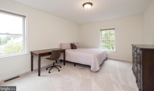 30 Hershey Dr, Pottstown PA 19465-8137 exterior