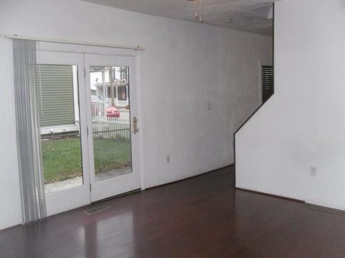 154 2 St, Pittsburgh PA 15215-2104 exterior