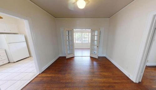 302 32nd St, Austin TX  78705-2406 exterior