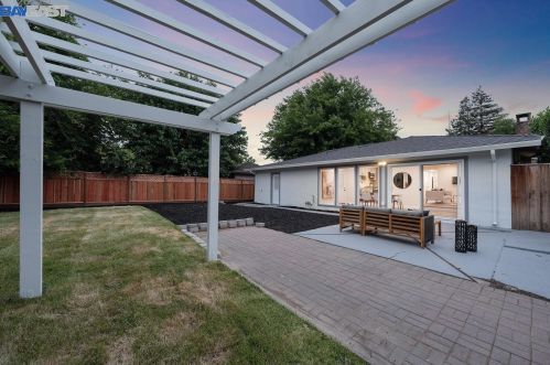 1143 Carey Dr, Concord CA 94520-4337 exterior