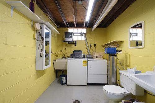 1421 Hillsboro St, Pittsburgh PA 15204-2330 exterior