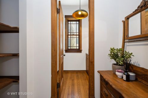 2013 Greenleaf Ave, Chicago IL 60645-3509 exterior