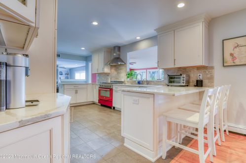 17 Carriage Dr, Middletown NJ 07748-3504 exterior