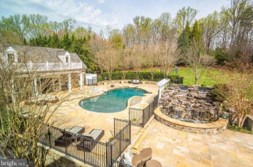 8503 Country Club Dr, Bethesda MD 20817-4579 exterior