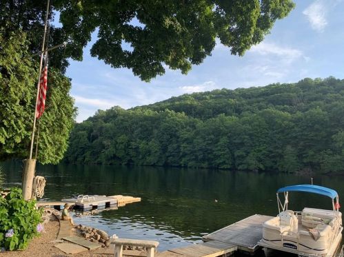 469 Roosevelt Dr, Seymour CT 06478-2701 exterior