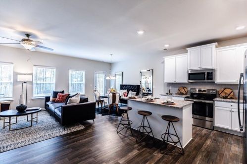 4976 Lower Elm St, Atlanta, GA 30349-1688