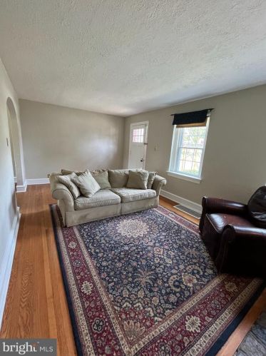 272 Old Middletown Rd, Media PA 19063-4832 exterior