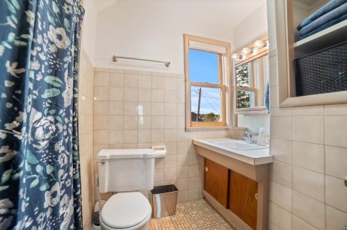 609 2nd St, Duluth MN 55805-2011 exterior