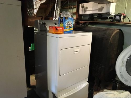 25 Pearl St, Windsor Locks CT 06096-1421 exterior