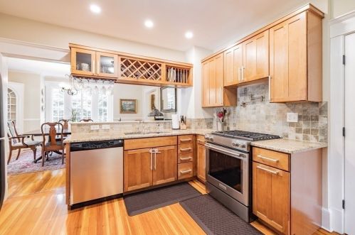 80 Roseland Ter, Springfield MA  01106-1128 exterior