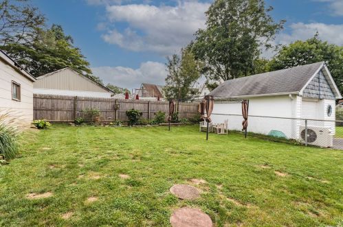 1 Hickory Pl, Huntington Station NY 11746-2322 exterior