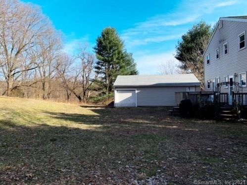 12 Cindy Rd, Ellington CT  06029-2606 exterior