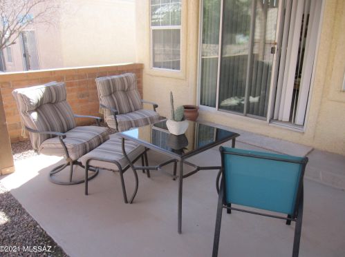 560 Riverdale Ct, Green Valley AZ 85614-3524 exterior