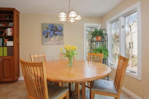 2 Deepwood Dr, Farmington CT 06032-1147 exterior