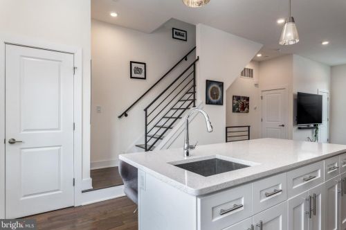 1413 Darien St, Philadelphia PA 19147-5726 exterior