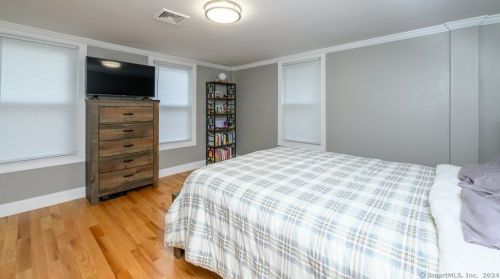 252 Main St, Meriden CT 06451-3859 exterior