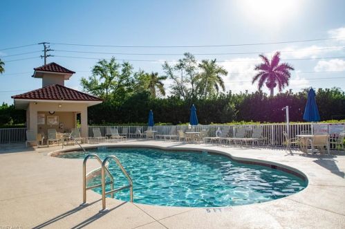 2710 Cypress Trace Cir, Naples FL 34119-8439 exterior