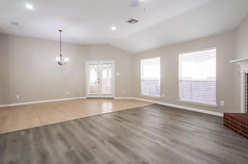 128 Golfview Dr, Montgomery TX  77356-8804 exterior