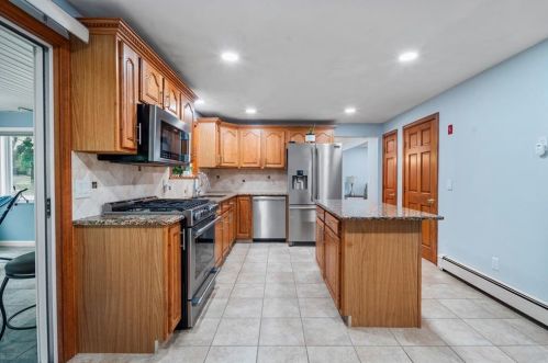 273 Oregon Ave, Woonsocket RI  02895-4959 exterior