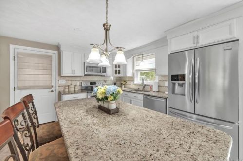 18 Cora St, Enfield CT 06082-5119 exterior