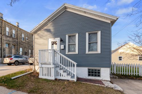 214 Lloyd St, Milwaukee, WI 53212-3304