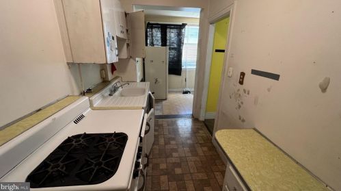 225 Cromwell Ter, Washington DC 20002-1029 exterior