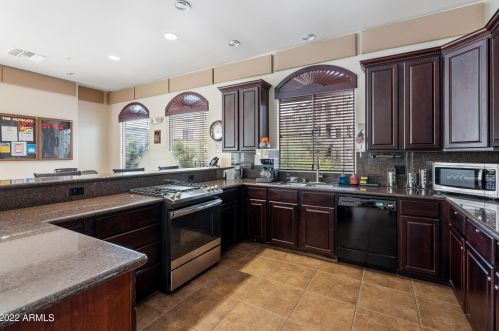 5350 Deer Valley Dr, Phoenix AZ  85054-4126 exterior