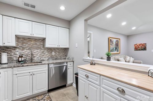 1532 Waterford Dr, Edison NJ  08817-1919 exterior