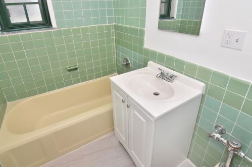 1501 Metropolitan Ave, Bronx NY  10462-6101 exterior