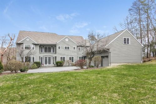 29 Wampus Lake Dr, Armonk NY  10504-1123 exterior