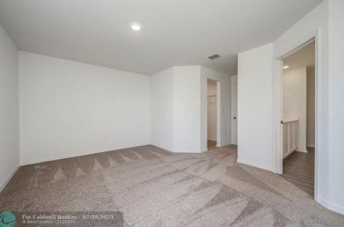 2008 Pruitt St, Fort Pierce FL 34953-5731 exterior