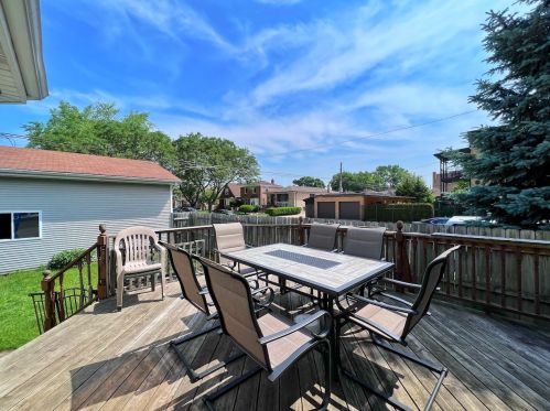 8234 Addison St, Chicago IL 60613-4344 exterior