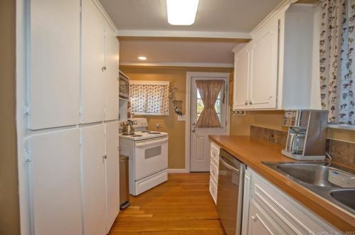 173 Cottage Rd, Enfield CT 06082-2209 exterior